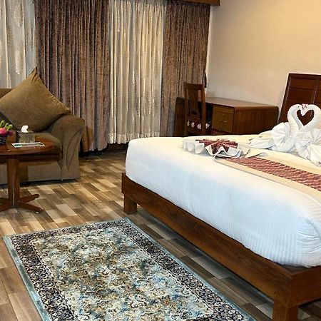 Hotel Earth Light Sauraha Чітаван Екстер'єр фото