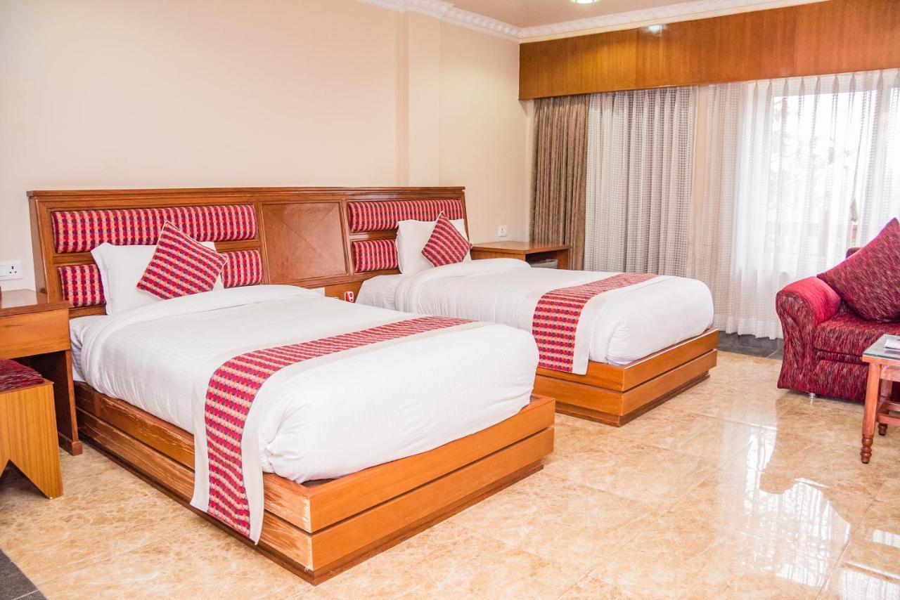 Hotel Earth Light Sauraha Чітаван Екстер'єр фото