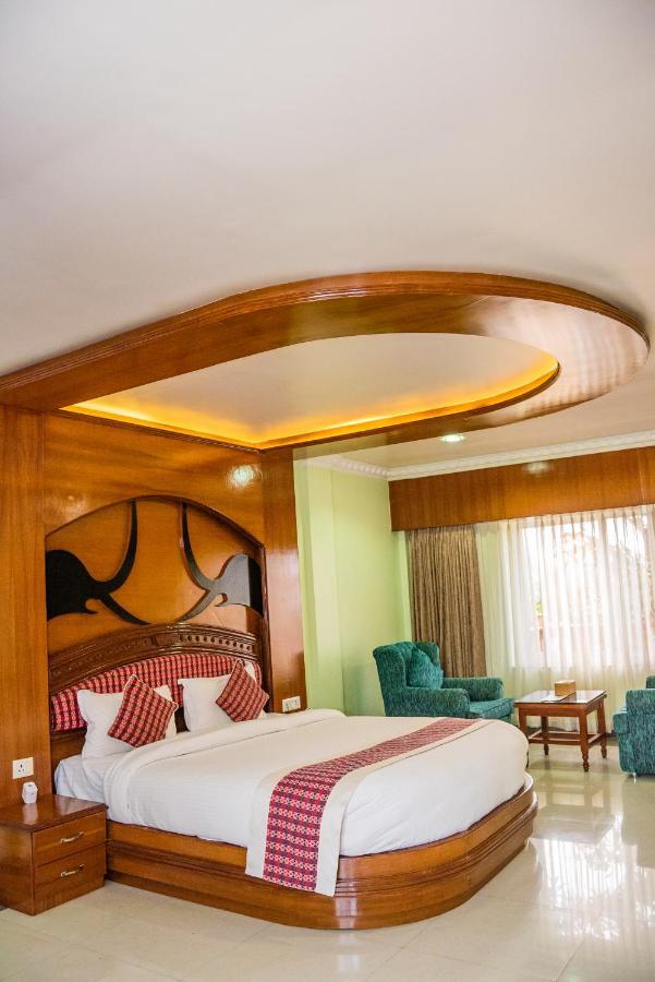 Hotel Earth Light Sauraha Чітаван Екстер'єр фото