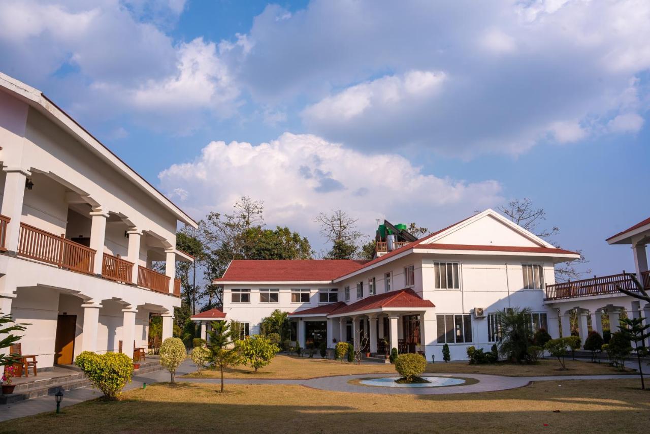 Hotel Earth Light Sauraha Чітаван Екстер'єр фото