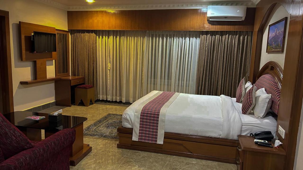 Hotel Earth Light Sauraha Чітаван Екстер'єр фото