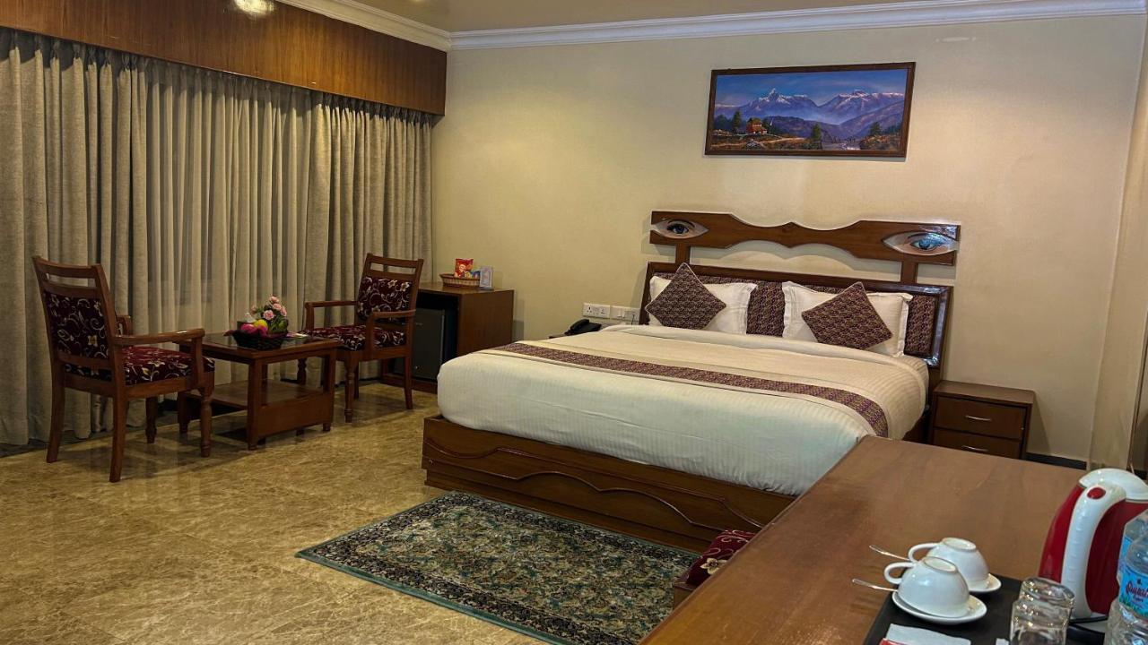 Hotel Earth Light Sauraha Чітаван Екстер'єр фото