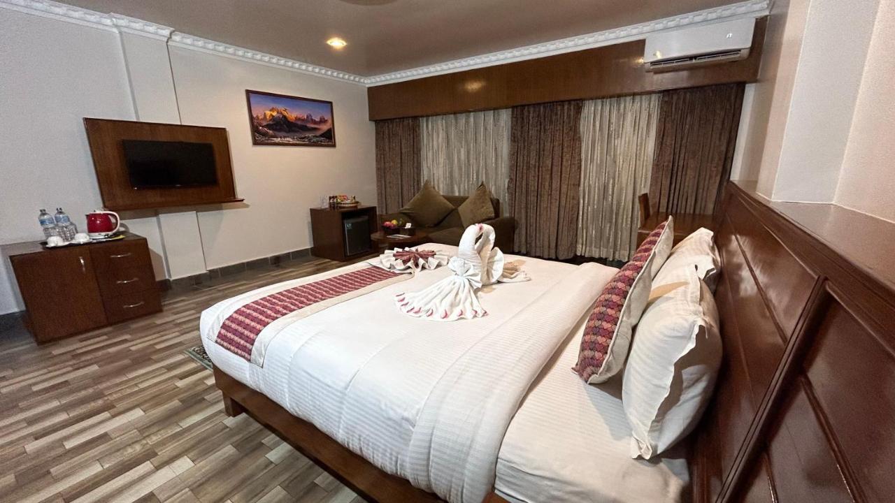 Hotel Earth Light Sauraha Чітаван Екстер'єр фото