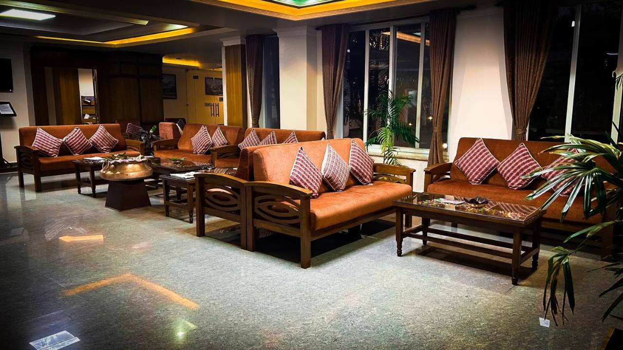 Hotel Earth Light Sauraha Чітаван Екстер'єр фото