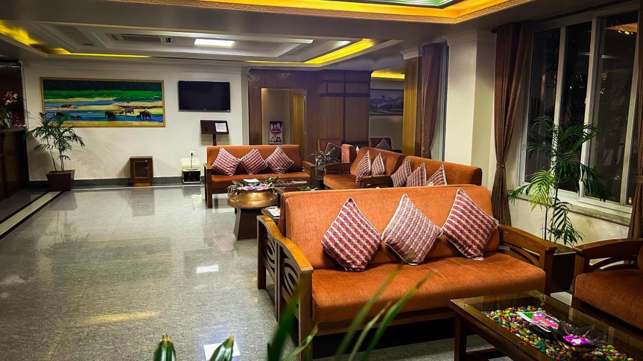 Hotel Earth Light Sauraha Чітаван Екстер'єр фото