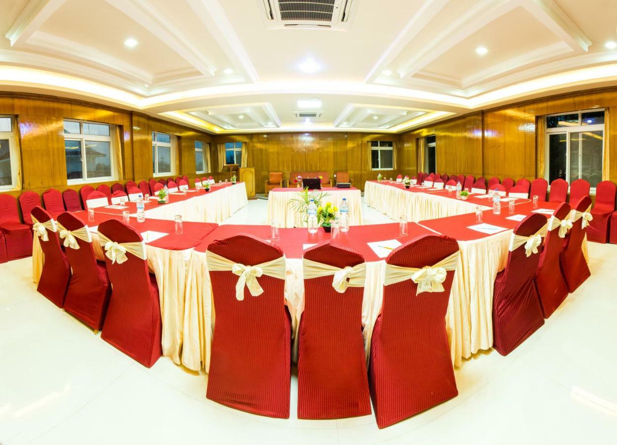 Hotel Earth Light Sauraha Чітаван Екстер'єр фото