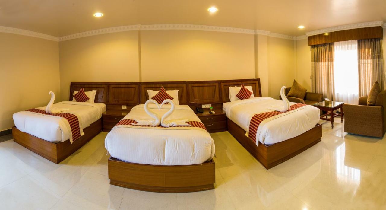 Hotel Earth Light Sauraha Чітаван Екстер'єр фото