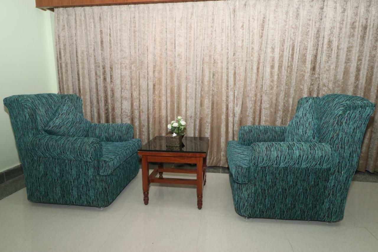 Hotel Earth Light Sauraha Чітаван Екстер'єр фото