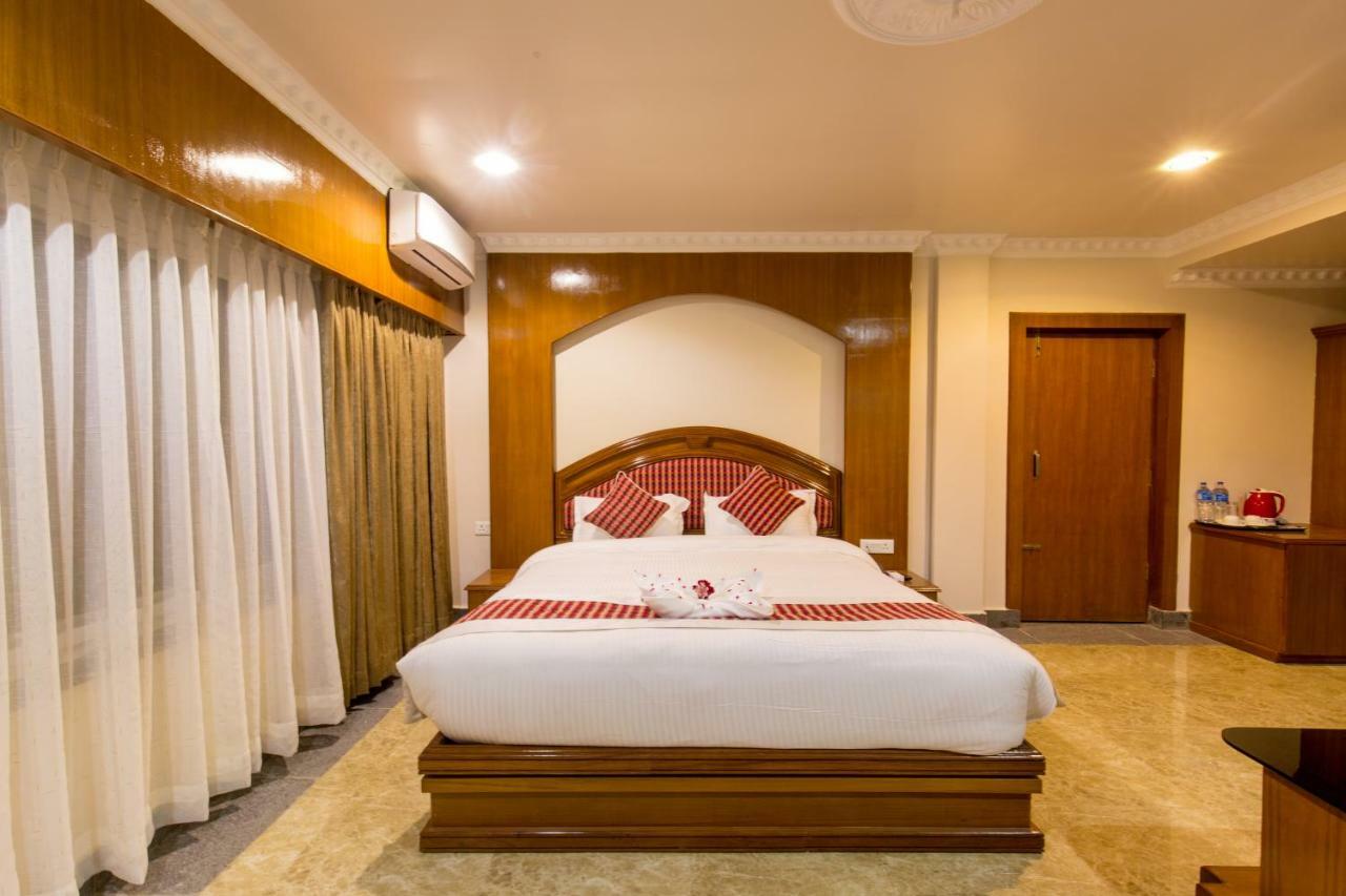 Hotel Earth Light Sauraha Чітаван Екстер'єр фото